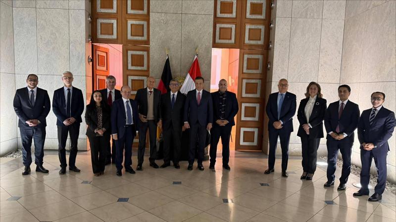 وزير الزراعة يبحث آليات تحويل التعاونيات الزراعية إلى كيانات اقتصادية ناجحة بالاستفادة من الخبرات والتجارب الألمانية