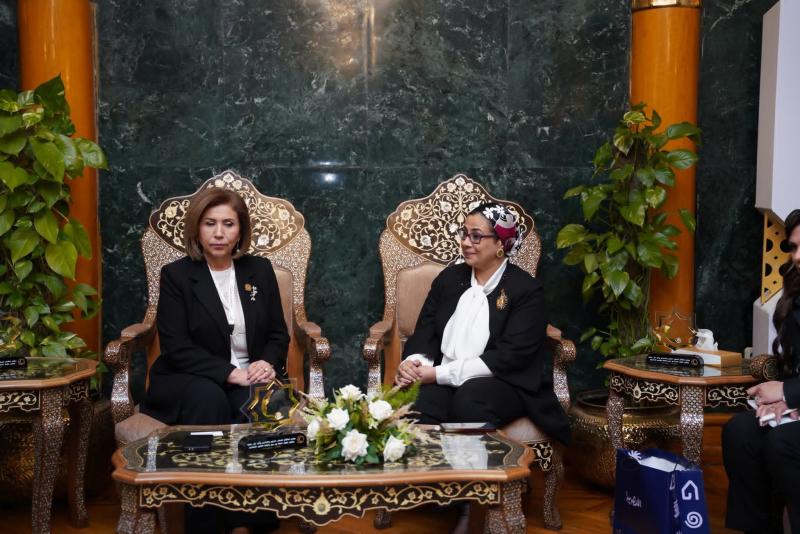 رئيسة القومي للمرأة  تلتقي رئيسة لجنة شؤون الأسرة والمرأة بأذربيجان لبحث سبل التعاون المشترك في دعم قضايا المرأة