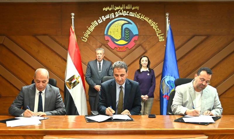 محافظ البحيرة تشهد توقيع بروتوكول تعاون لإنشاء أول مدرسة داخل مصنع بفرهاش بحوش عيسى