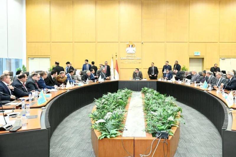 وزير الإسكان يلتقي بأعضاء مجلسي النواب والشيوخ لبحث مطالب المواطنين بدوائرهم الانتخابية ومناقشة أهم الملفات