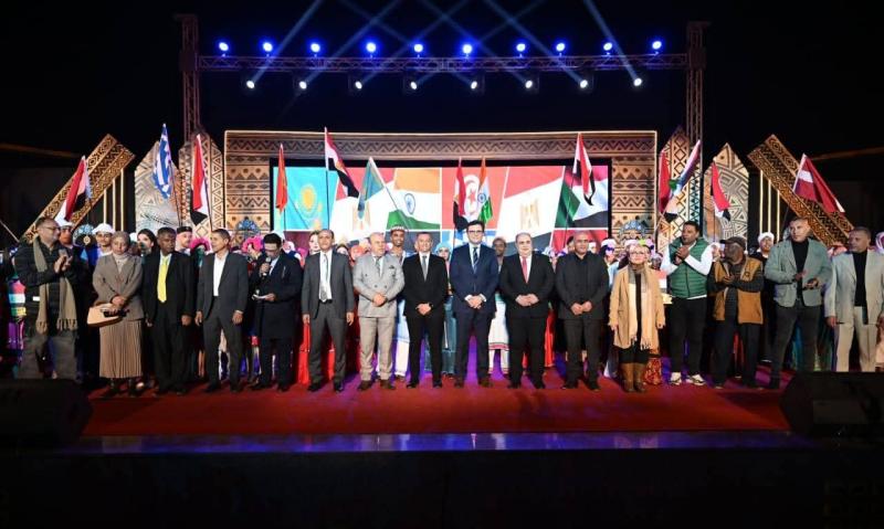 وزير الثقافة ومحافظ أسوان يفتتحان الدورة الثالثة عشرة لمهرجان أسوان الدولي للثقافة والفنون