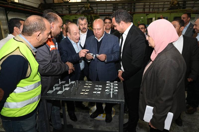 نائب رئيس مجلس الوزراء للتنمية الصناعية وزير الصناعة والنقل يتفقد 3 مصانع متخصصة في الصناعات الهندسية بمدينة العاشر من رمضان