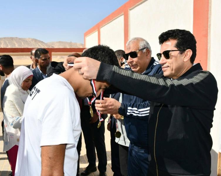 وزير الشباب والرياضة ومحافظا الوادي الجديد ومطروح يشهدون ختام بطولة الوادي الجديد الأولى للرماية