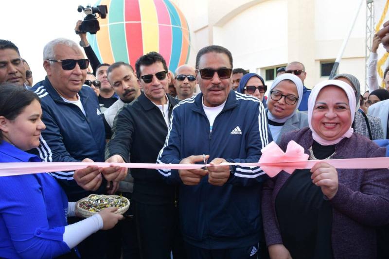 وزير الشباب والرياضة ومحافظا الوادي الجديد ومطروح يشهدون فعاليات مجموعة من أنشطة وفعاليات ومشروعات الوزارة