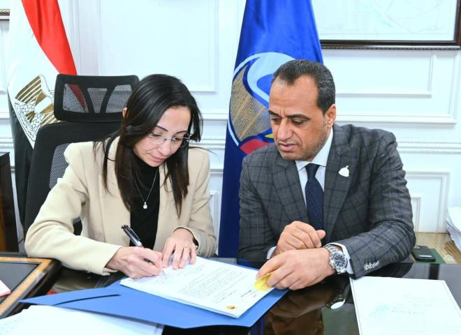 النائب ممدوح جاب الله وقضاء مصالح المواطنين أثناء لقاؤه مع د. جاكلين عازر محافظ البحيرة