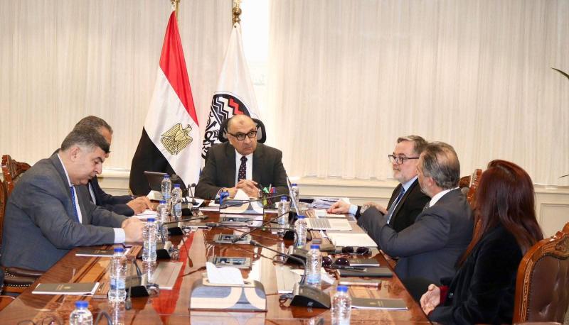 • وزير قطاع الأعمال العام يبحث مع شركة إسبانية سبل التعاون في مشروعات بيئية مستدامة بالشركات التابعة