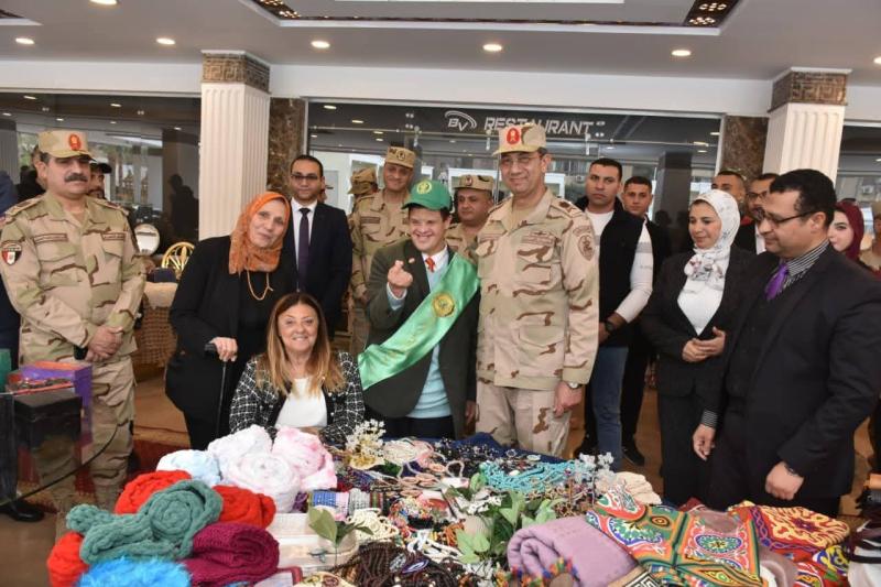 القومي للأشخاص ذوي الإعاقة” و”الدفاع الشعبي والعسكري” يفتتحان أول معرض للمشغولات والمنتجات اليدوية