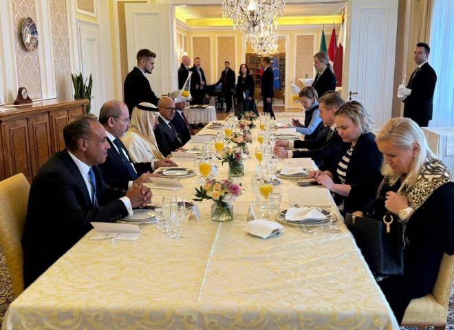 وزير الخارجية يبحث مع رئيس وزراء سلوفينيا التطورات الإقليمية والدولية إلى جانب وزراء خارجية السعودية والأردن والبحرين ووزير الدولة القطري للشئون الخارجية