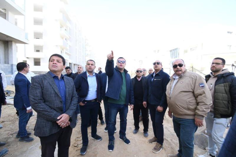 في مستهل جولته اليوم:  ???? وزير الإسكان يتفقد الشاليهات والفيلات والعمارات السكنية بكومباند ”مزارين” بمدينة العلمين الجديدة
