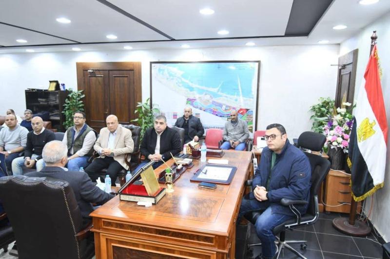 في اجتماع بمقر جهاز القرى السياحية:  - وزير الإسكان يتابع موقف تنفيذ المشروعات التنموية فى ”سملا وعلم الروم” ومدينة رأس الحكمة الجديدة