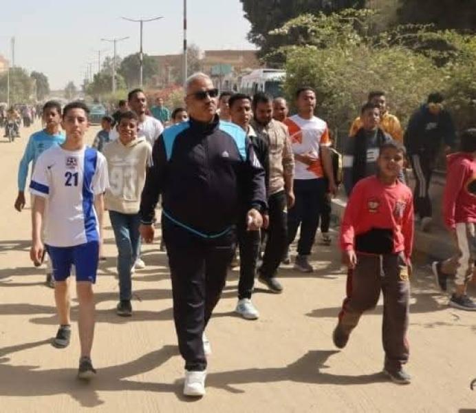 وزير الشباب والرياضة يطلق إشارة بدء ماراثون المشي بالواحات البحرية بمشاركة 300 ضمن ختام مبادرة ”أجازة × مركز شباب”