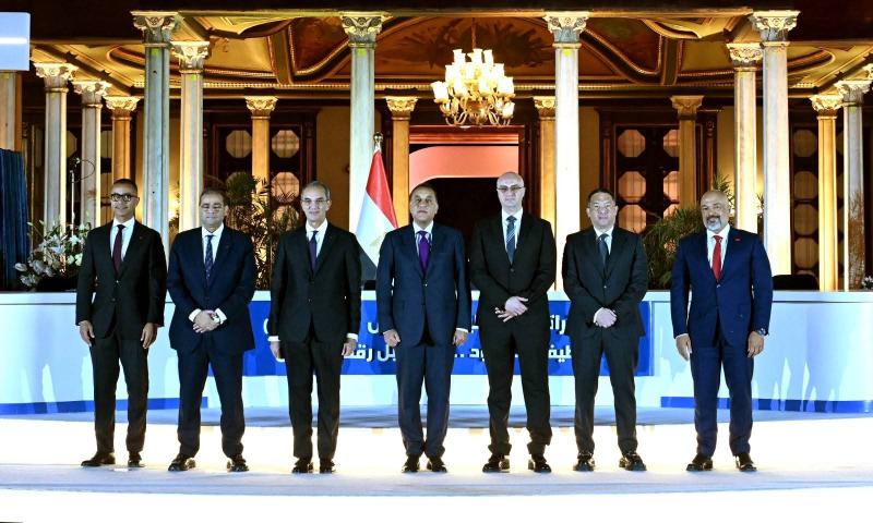 توقيع أكبر صفقة ترددات شهدها قطاع الاتصالات المحمولة في مصر منذ نشأته بإتاحة 410 ميجاهرتز جديدة لشركات المحمول بقيمة 3.5 مليار دولار