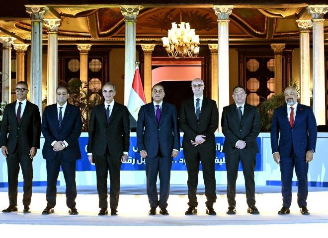 توقيع أكبر صفقة ترددات شهدها قطاع الاتصالات المحمولة في مصر منذ نشأته بإتاحة 410 ميجاهرتز جديدة لشركات المحمول بقيمة 3.5 مليار دولار