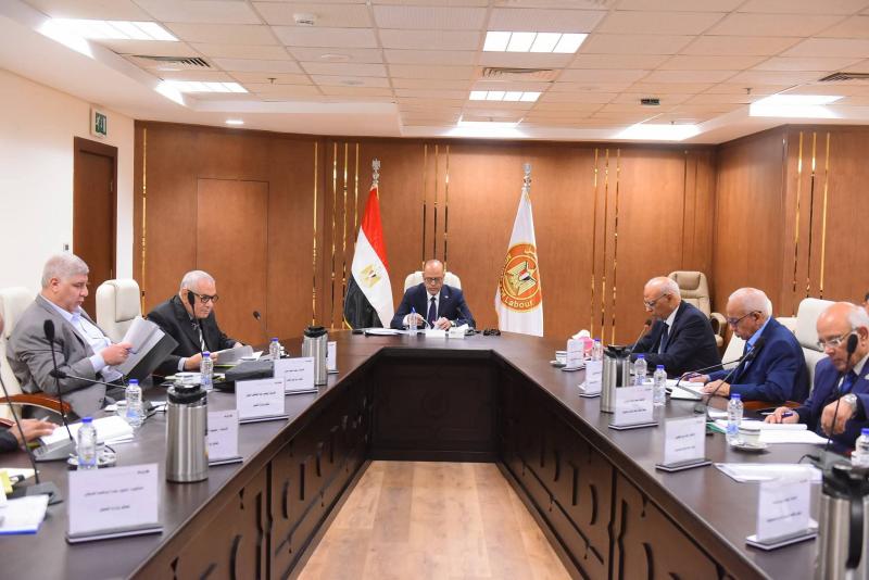 مجلس إدارة صندوق إعانات الطوارئ للعمال برئاسة وزير العمل:  - 2 مليار و481 مليون جنيه منذ تأسيس الصندوق دعمًا لـ441 ألف عامل في 3999 منشأة