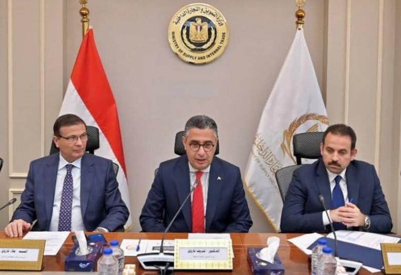 الدكتور شريف فاروق، والسيد / علاء فاروق، والدكتور بهاء الغنام يعلنوا  عن اتفاق ثلاثي لاستيراد دواجن مجمدة وطرحها بالمنافذ قبل شهر رمضان لتعزيز المعروض وضبط الأسواق