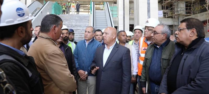 نائب رئيس مجلس الوزراء للتنمية الصناعية وزير الصناعة والنقل يتفقد مواقع العمل بالخط الأول من شبكة القطار الكهربائي في المسافة من العلمين حتى الإسكندرية