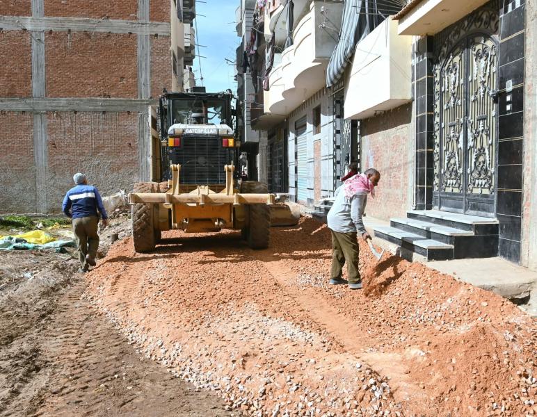 محافظ البحيرة تُتابع ميدانياً أعمال رصف وتطوير عدد من شوارع شبراخيت بتكلفة تتجاوز ٤ ملايين جنيه
