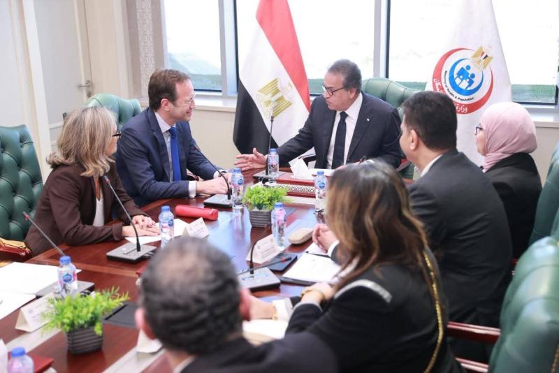 نائب رئيس الوزراء وزير الصحة يستقبل السفير الإسباني لبحث تعزيز التعاون الصحي