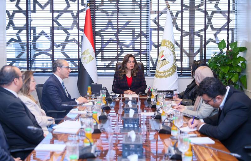 وزيرة التنمية المحلية والقائم بأعمال وزير البيئة تبحث مع رئيس مجلس إدارة مؤسية أخبار اليوم آخر مستجدات الدراسة البيئية لإقامة مدرسة دولية للمؤسسة