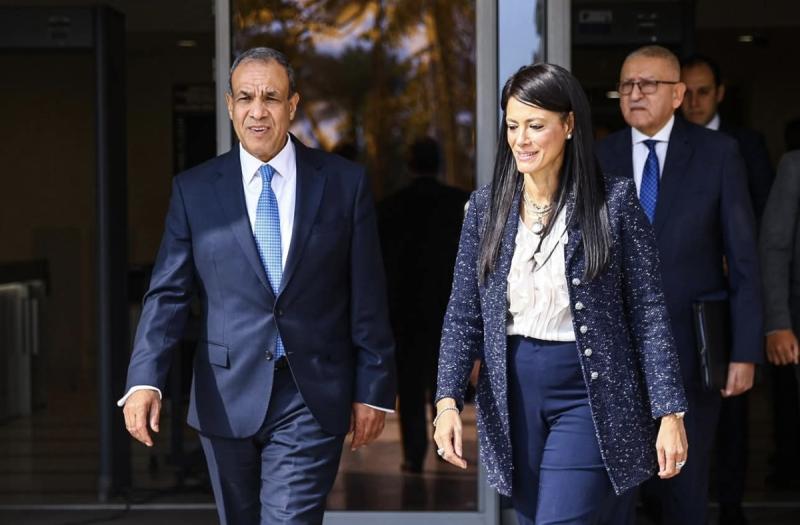 وزارتا التخطيط والتنمية الاقتصادية والتعاون الدولي والخارجية والهجرة تطلقان مشروع المراكز التكنولوجية المتنقلة