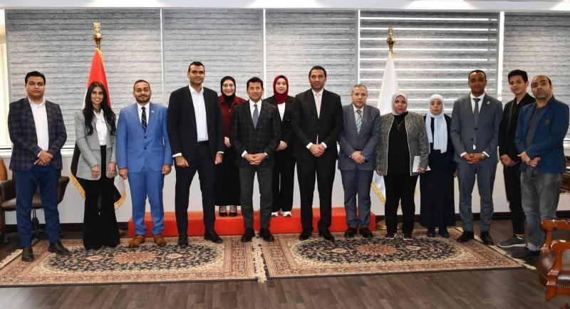 *وزير الشباب والرياضة يجتمع بالسادة  نواب البرلمان خريجي برامج الوزارة للمحاكاة*