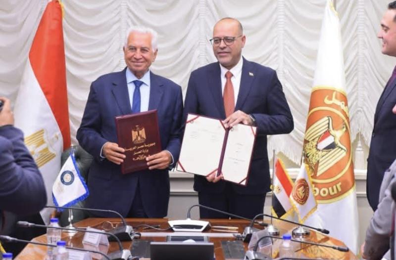 وزير العمل يوقّع بروتوكول تعاون مع الأكاديمية العربية .. -دعم الكوادر البشرية وتقديم منح دراسية تصل إلى 45%