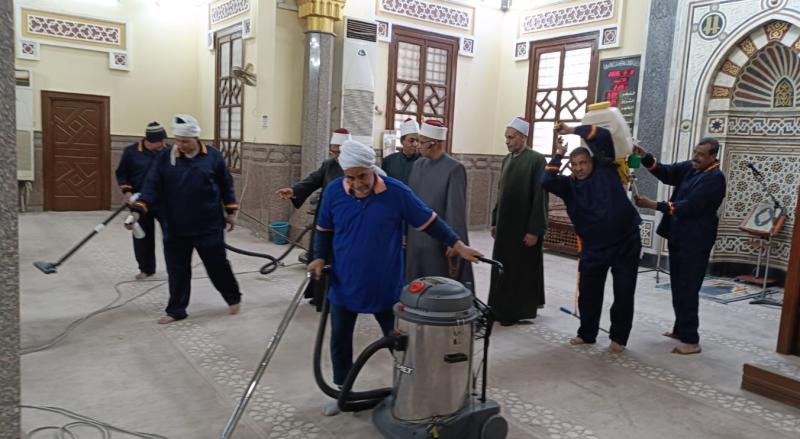 انطلاق حملة نظافة شاملة بمساجد سوهاج استعدادًا لشهر رمضان