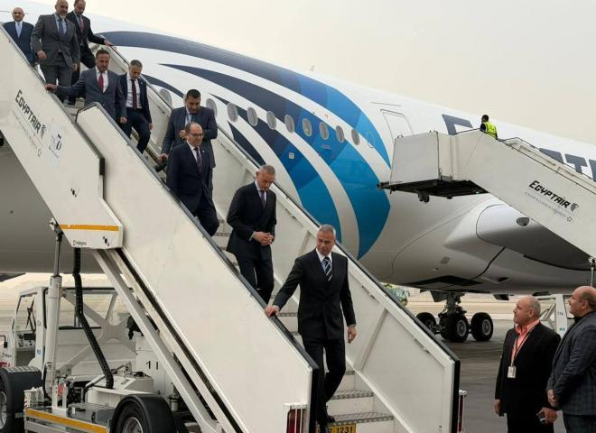 باستخدام وقود الطيران المستدام ( SAF)  • وصول أول طائرة لمصر للطيران من طراز الايرباصA350-900 إلى مطار القاهرة الدولي وانضمامها رسميًا لأسطول الشركة الوطنية