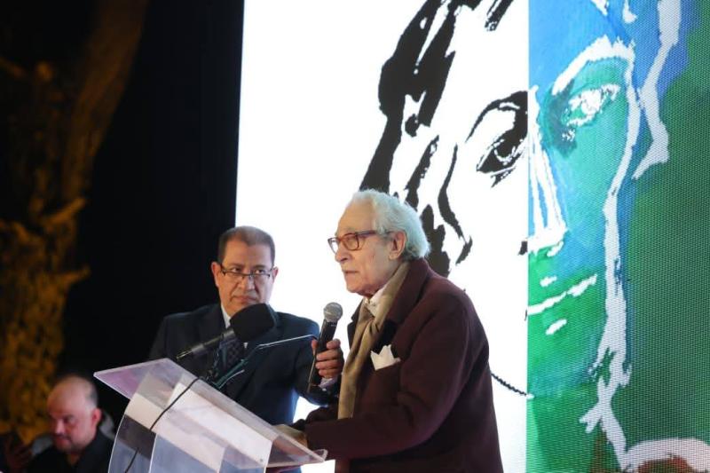 وزير الثقافة يشارك في تكريم الفائزين بجوائز مؤسسة فاروق حسني للفنون ويمنح جائزة الاستحقاق الكبرى للفنان يحيى الفخراني