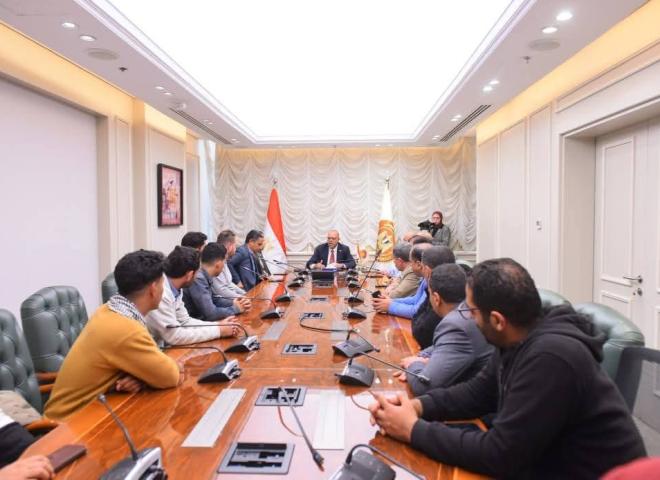 وزير العمل يقود مفاوضة جماعية ناجحة.. وينهي إضراب عمال شركة جيد تكستايل إيجيبت بالعاشر من رمضان