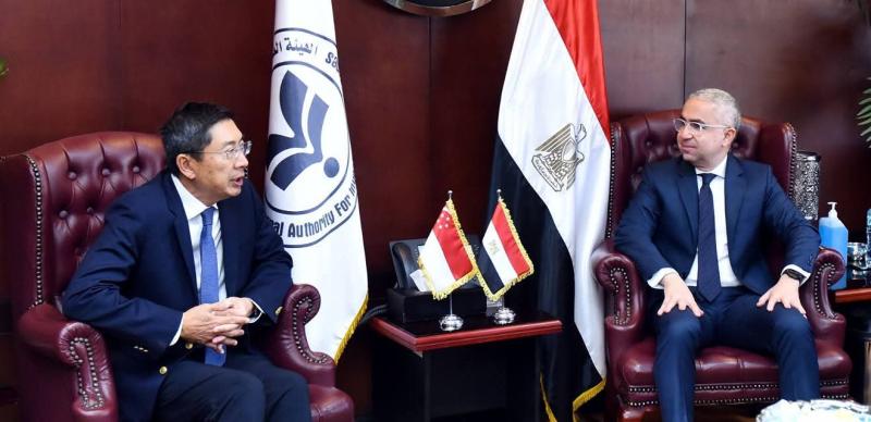 الهيئة العامة للاستثمار والمناطق الحرة تبحث مع سفير سنغافورة تعزيز التعاون الاستثماري المشترك