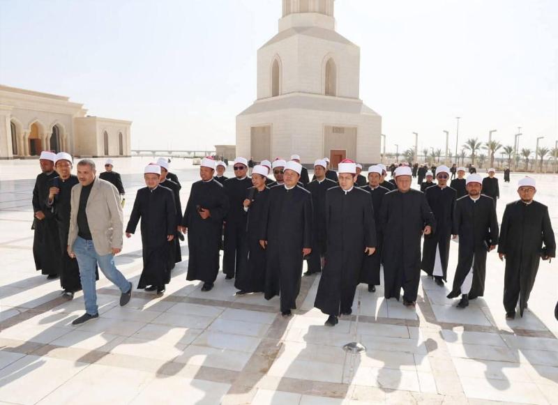 وزير الأوقاف يلتقي وفدًا من خيرة الأساتذة والأئمة بالمعاهد والجامعات الإسلامية بإندونيسيا بمسجد مصر الكبير