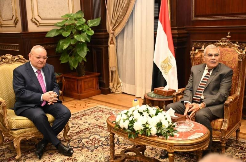 المستشار عصام فريد رئيس مجلس الشيوخ  إستقبال  المستشار أسامة شلبي رئيس مجلس الدولة يرافقه وفد رفيع المستوى.