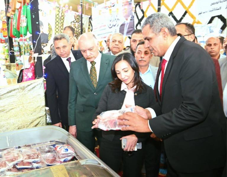محافظ البحيرة تفتتح معرض أهلاً رمضان بأبو حمص بخصومات تصل إلى ٣٠٪