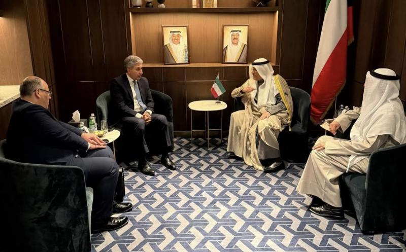 وزير السياحة والآثار يلتقي مع وزير الدولة لشئون الاتصالات وتكنولوجيا المعلومات الكويتي