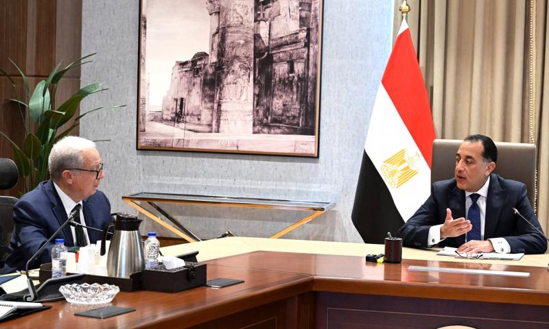 رئيس الوزراء يلتقي نائبه للشئون الاقتصادية لمناقشة عددٍ من ملفات العمل التي تخص الشأن الاقتصادي خلال المرحلة المقبلة