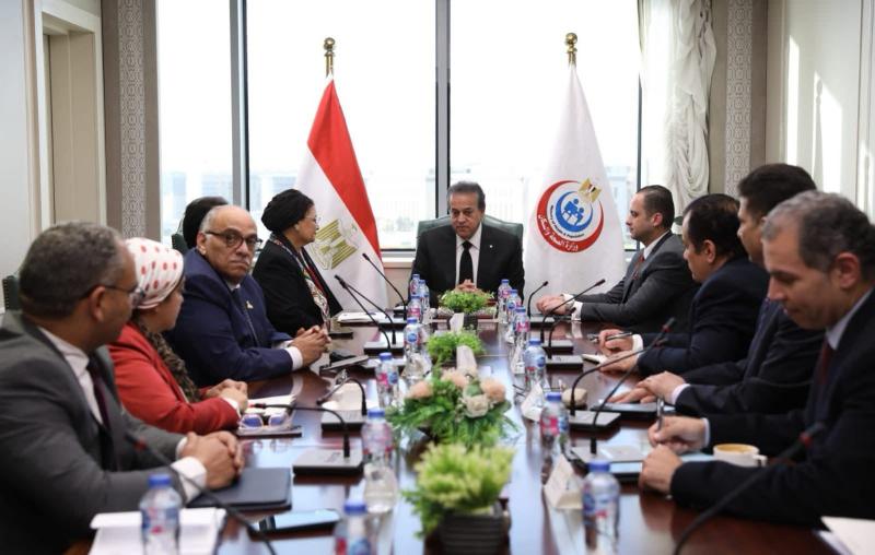 الدكتور خالد عبدالغفار يجتمع بقيادات «الصحة» في أول يوم عمل بعد تجديد الثقة الرئاسية