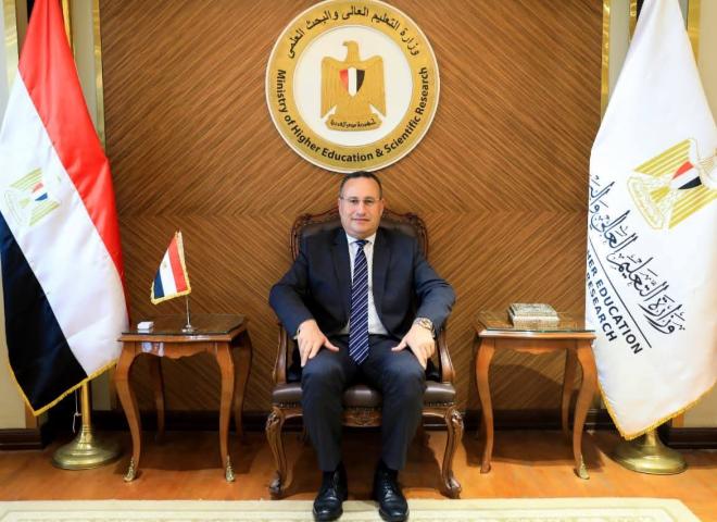 الدكتور عبد العزيز قنصوه عقب أدائه لليمين الدستورية:  السيد الرئيس يولي اهتمامًا كبيرًا بمنظومة التعليم العالي والبحث العلمي