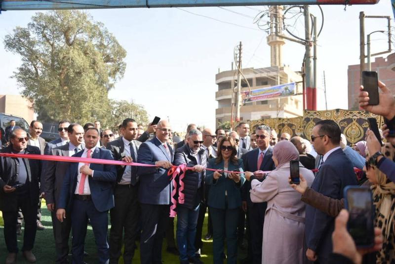 أول مجزر في مصر وفق الكود العالمي للمجازر  ويحتوي على وحدة ” بيوجاز ” لتجميع المخلفات وتحويلها لسماد عضوي وغاز بتكلفة 45 مليون جنيه من وزارة  التنمية المحلية