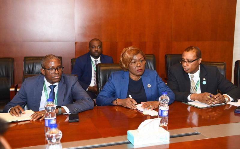 وزير الخارجية يلتقي نظيرته الإيفوارية لبحث سبل تعزيز العلاقات الثنائية والتعاون المشترك