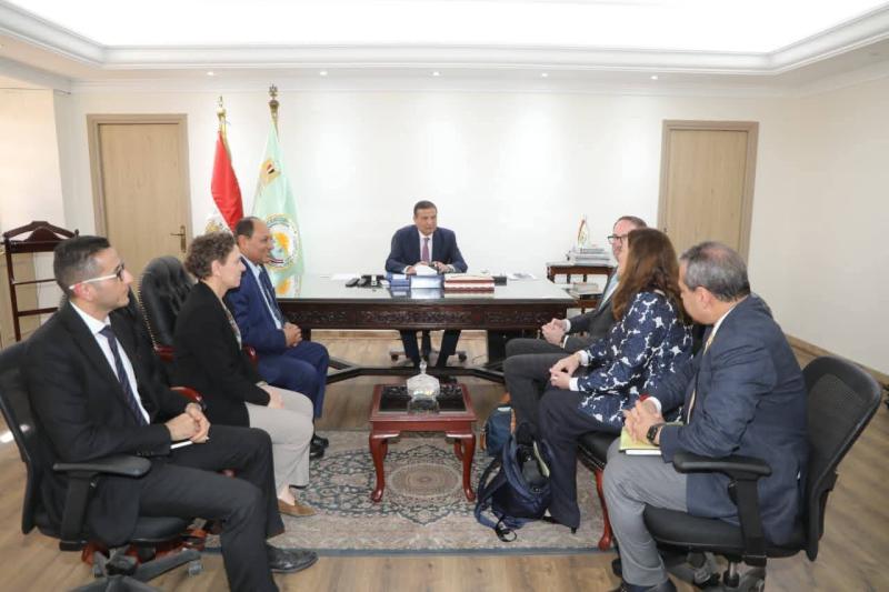 وزير الزراعة يبحث مع وفد دنماركي سبل التعاون وتعزيز الاستثمارات في الإنتاج الحيواني والطب البيطري