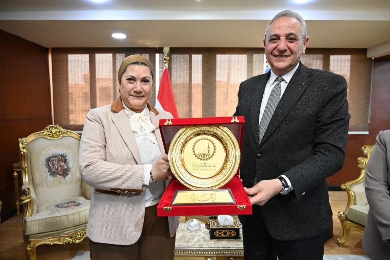 الدكتورة سحر السنباطي تلتقي محافظ الغربية لبحث سبل التعاون المشترك لتعزيز آليات دعم الأطفال داخل المحافظة