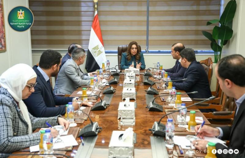 رؤية موحدة لتحسين الخدمات.. د.منال عوض تتابع تنفيذ استراتيجيات التنمية المحلية والبيئية