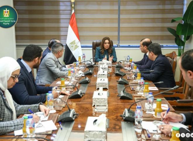 رؤية موحدة لتحسين الخدمات.. د.منال عوض تتابع تنفيذ استراتيجيات التنمية المحلية والبيئية