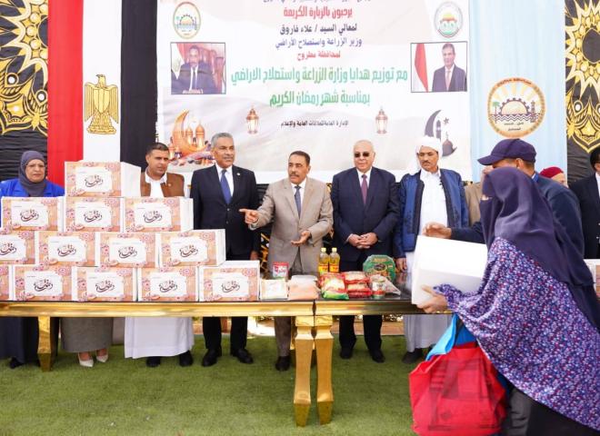 تحت رعاية ”فاروق” وبحضور ”شعيب”.. ”الزراعة” تدعم الأسر الأولى بالرعاية بمطروح ب 2000 كرتونة مواد غذائية هدية بمناسبة شهر رمضان