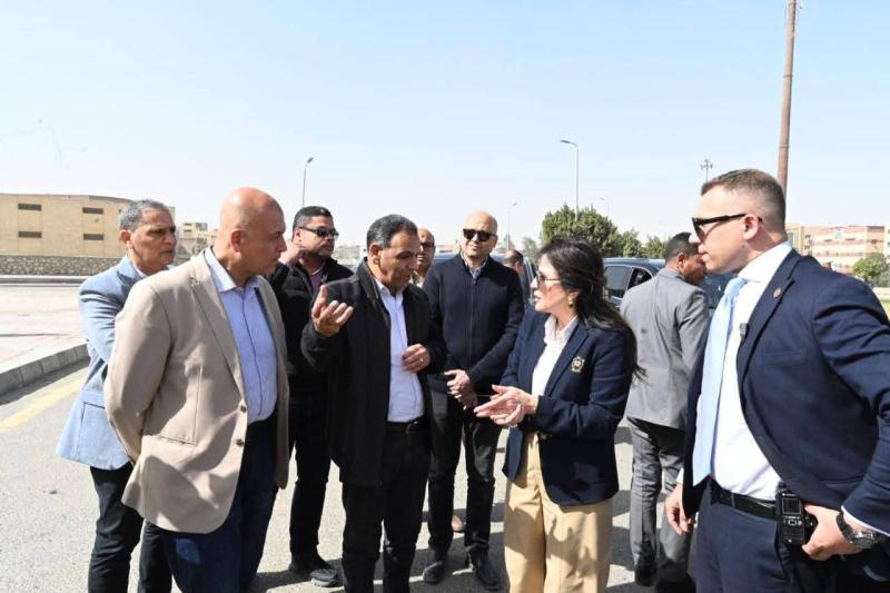 وزيرة الإسكان تتفقد مشروع المحطة الوسيطة للمخلفات بالمنطقة الصناعية الأولى بمدينة العبور