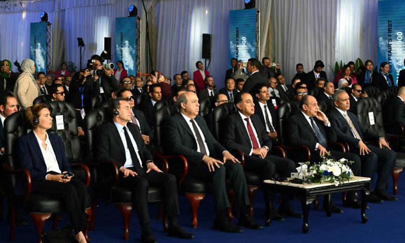 رئيس الوزراء يشهد فعاليات الاحتفال بانضمام أول طائرة من طراز Airbus A350-900  إلى أسطول الناقل الوطني