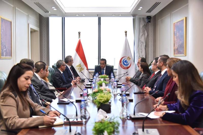 وزير الصحة يكرم فرق القوافل الطبية وممثلي الخارجية المشاركين في دعم الأشقاء بالسودان وجيبوتي والصومال