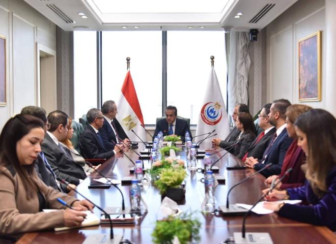 وزير الصحة يكرم فرق القوافل الطبية وممثلي الخارجية المشاركين في دعم الأشقاء بالسودان وجيبوتي والصومال