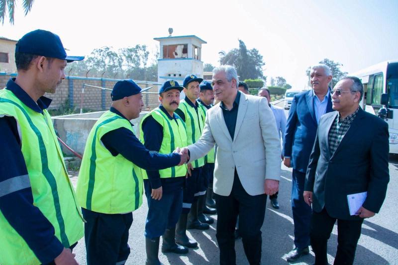 وزير الدولة للإنتاج الحربي يستهل أولى جولاته للشركات بـ(شركة أبو زعبل للكيماويات المتخصصة